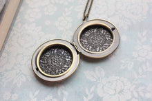 Load image into Gallery viewer, Fox Photo Locket Necklace