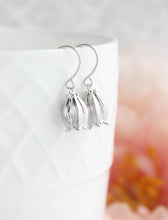 Load image into Gallery viewer, Little Bell Flower Earrings